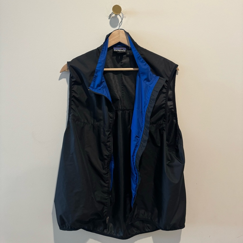 Patagonia Men’s velocity black and blue lightweight vest